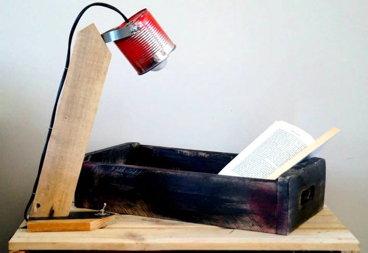 recycled pallet study table lamp