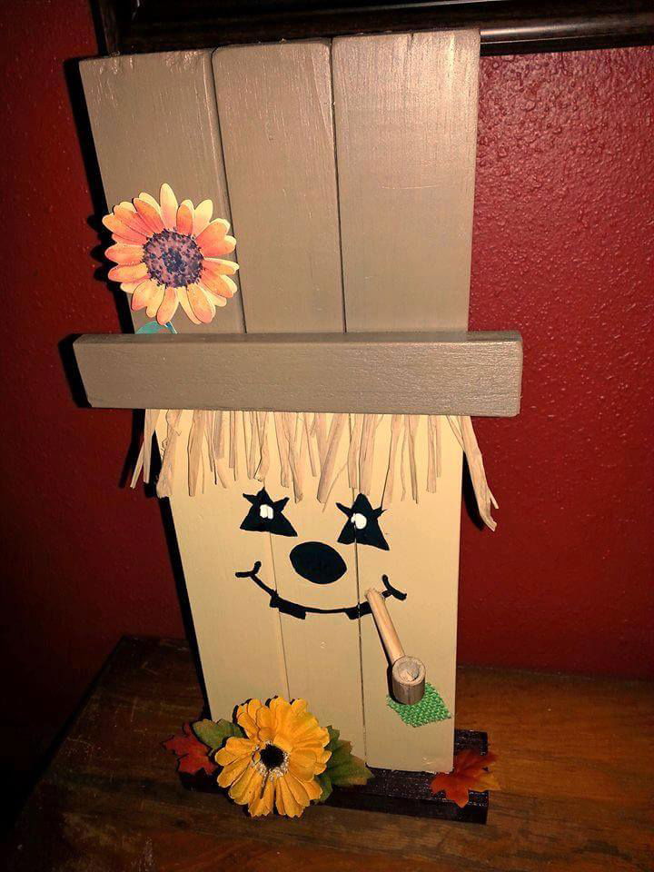 diy pallet Halloween goblin