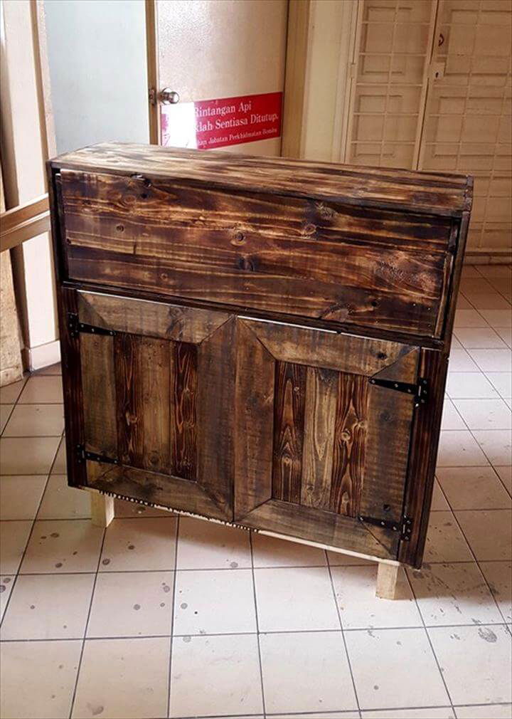 no-cost stained pallet mini cabinet