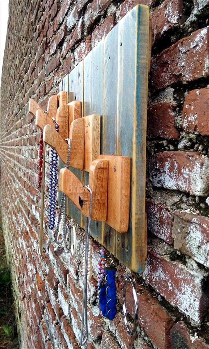 diy pallet jewelry organizer
