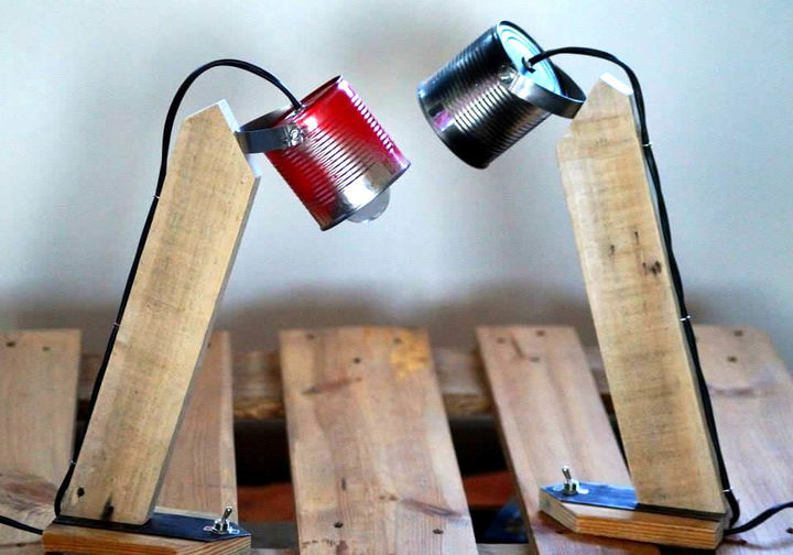 low-cost wooden pallet study table lamp
