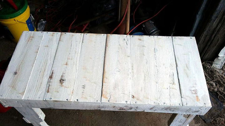 no-cost pallet white table