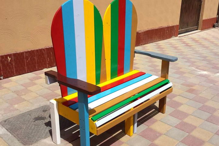 robust wooden pallet rainbow bench