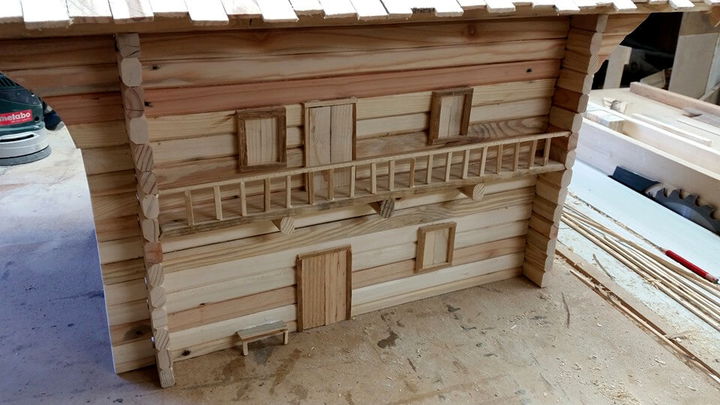 Adding little balcony fences, doors and windows to mailbox
