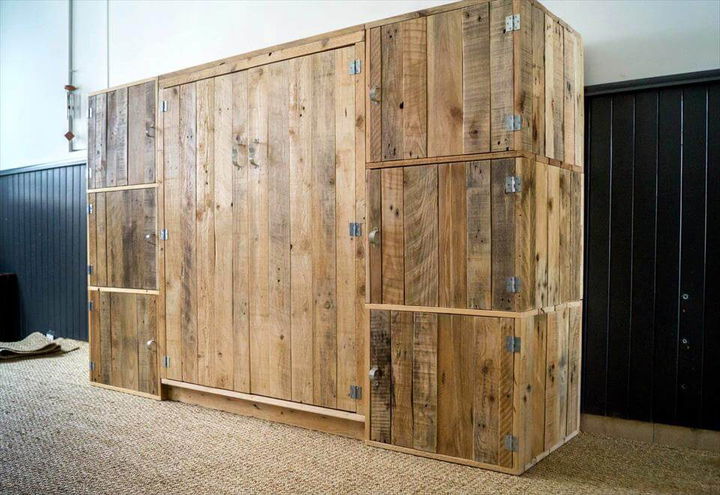 Build a Dressing Room with Pallets for Free