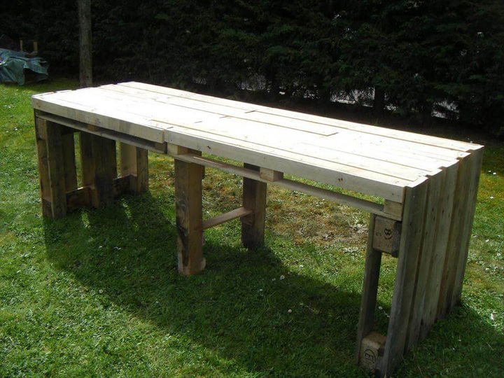 no-cost wooden garden table