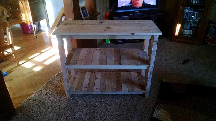 low-cost pallet media console and kitchen island