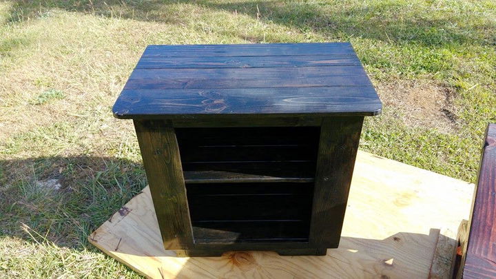 diy pallet mini table or nightstand
