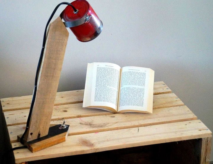 upcycled pallet table lamp