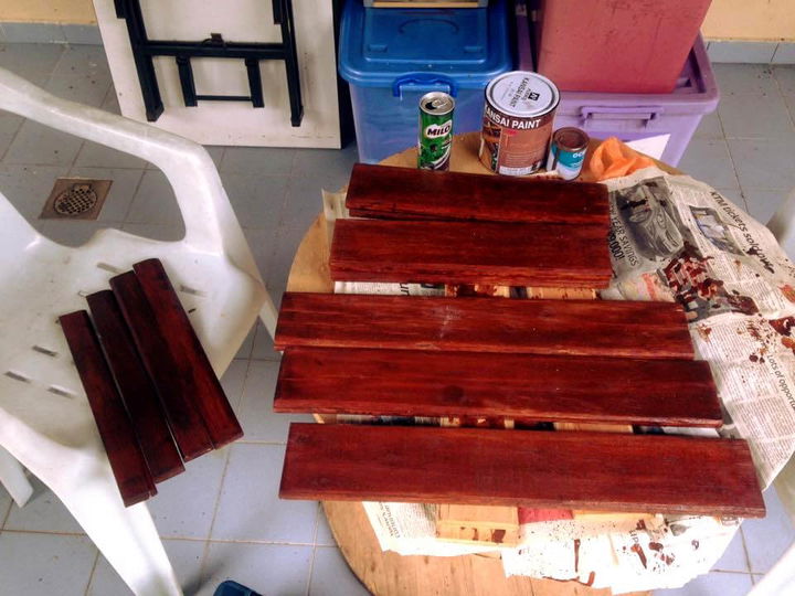staining of pallet slats