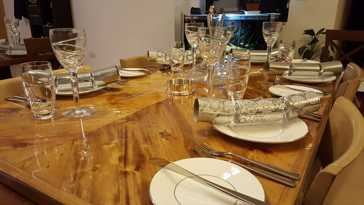 no-cost pallet chevron dinig table