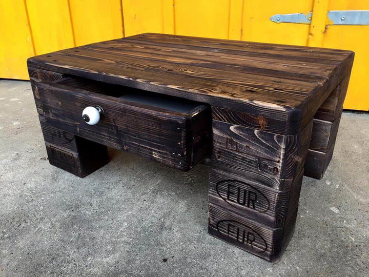 Recycled pallet coffee table