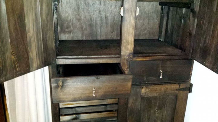 no-cost pallet cupboard