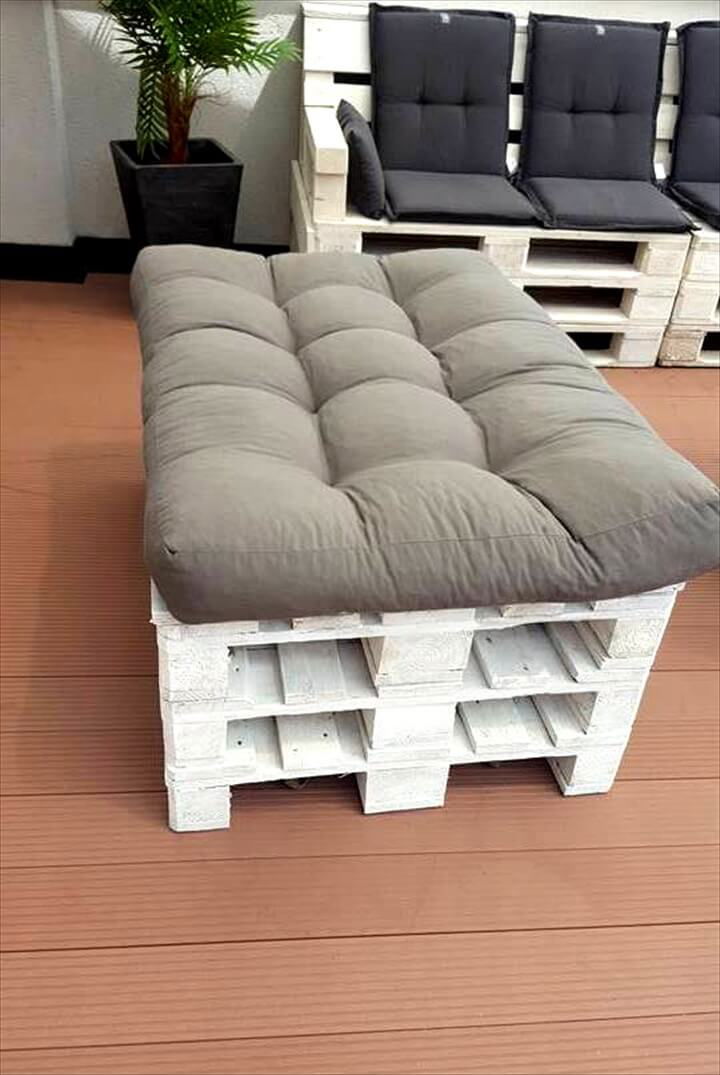 custom pallet cushioned seat