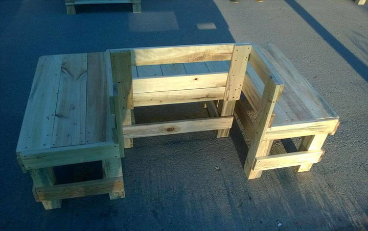 wooden pallet around the tree bench