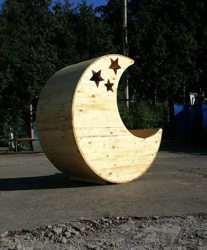 wooden pallet baby moon cradle