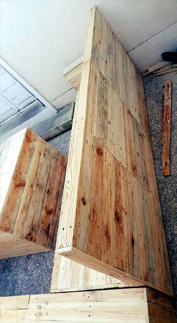 custom no-cost wooden pallet patio L-shape sitting plan