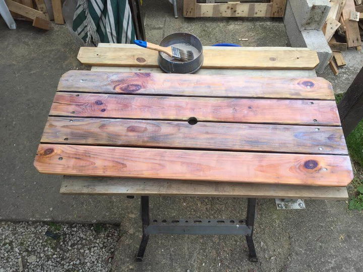 Recycled pallet kids table