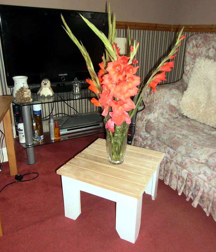 wooden pallet mini side table or end table
