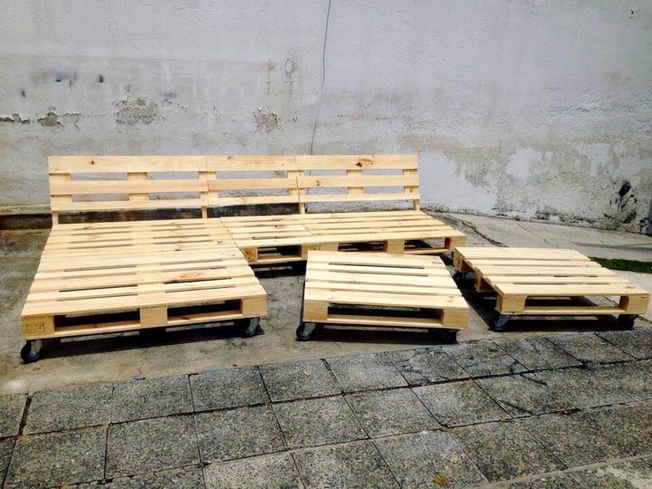 DIY Pallet Sofa / Daybed
