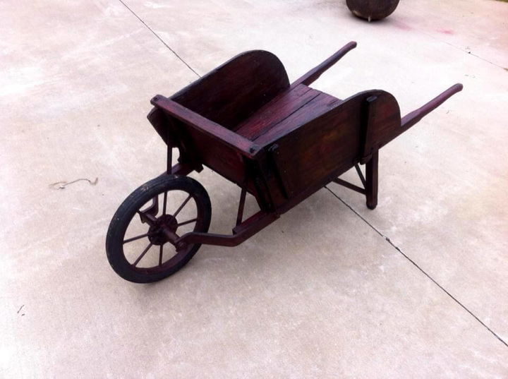 diy pallet wheelbarrow planter