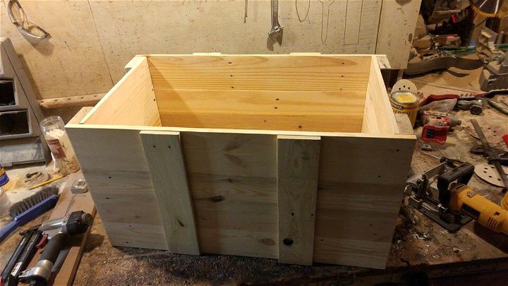 no-cost wooden pallet toy chest