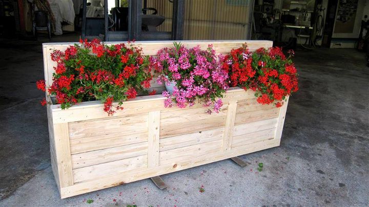 upcycled wooden pallet planter