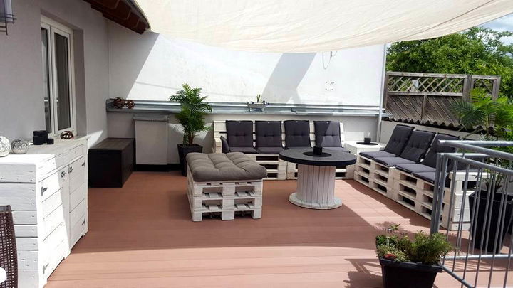 recycled pallet and spool terrace furniture