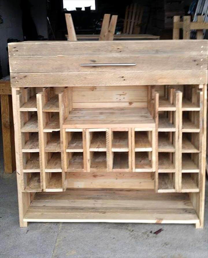 no-cost pallet beverage bottle rack