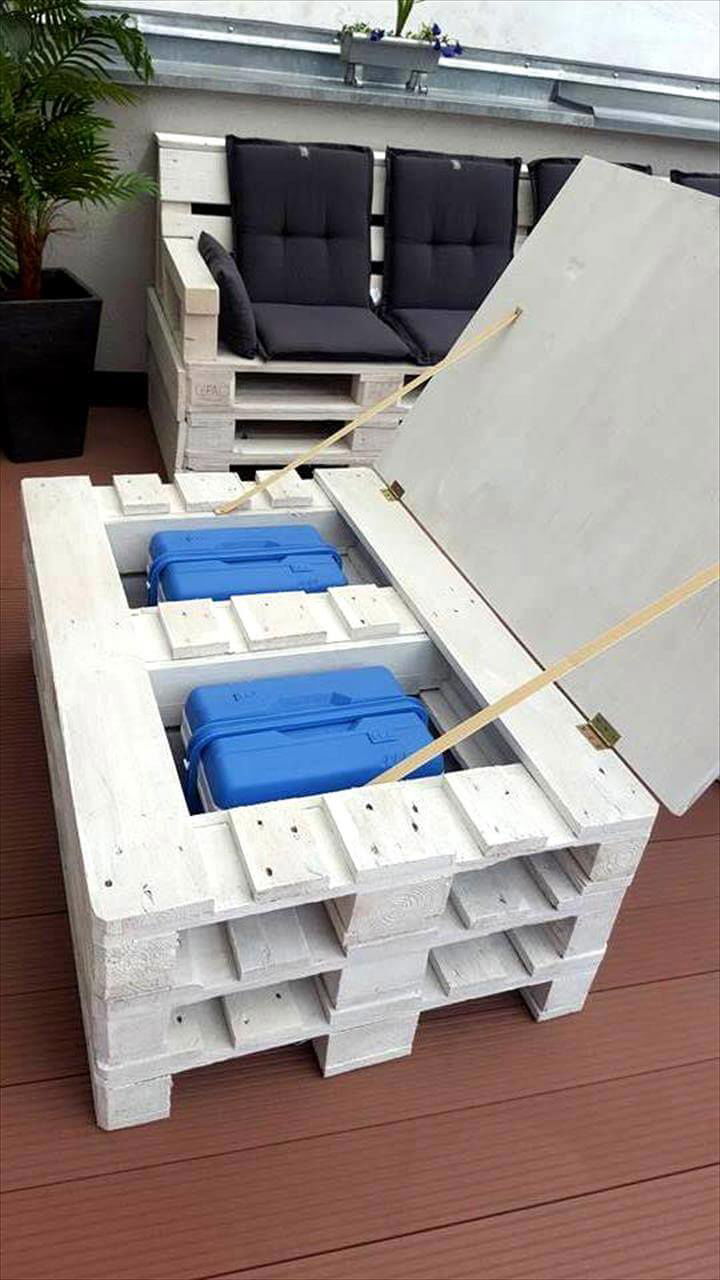 reclaimed pallet seat with inside plastic cooler holders