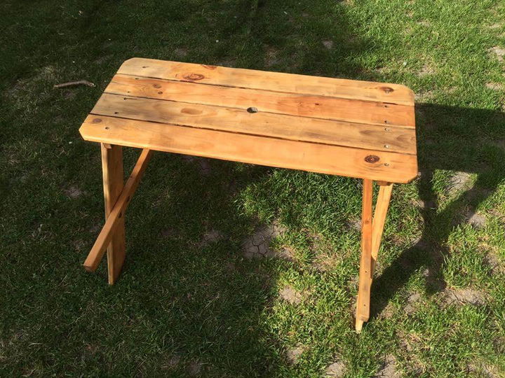 Wooden pallet kids table