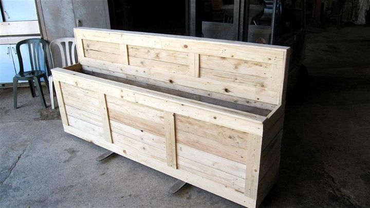no-cost rustic wooden pallet planter