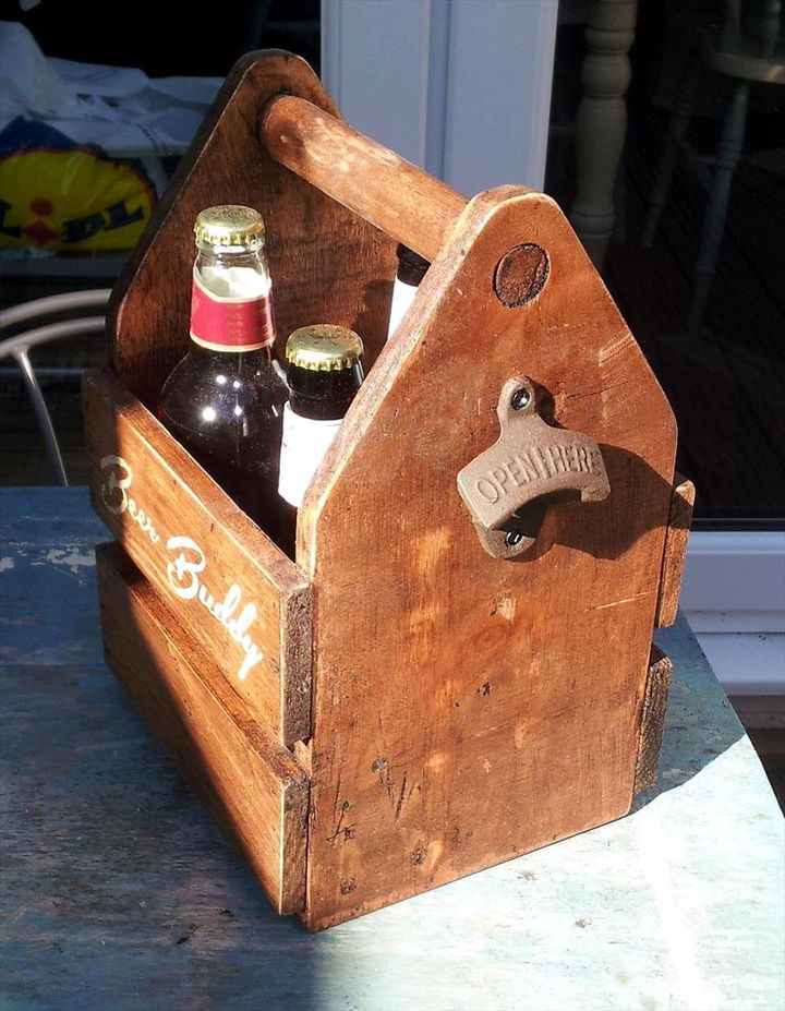 Reclaimed pallet beverage holder