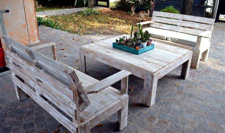 Recycled pallet patio seating set