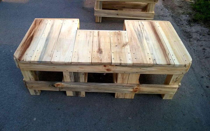 diy pallet around the tree bench