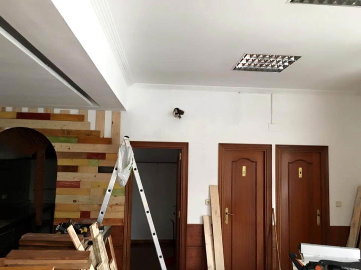 handcrafted woode pallet interior remodling and cladding idea