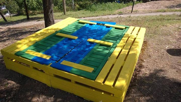 colorful pallet sandbox
