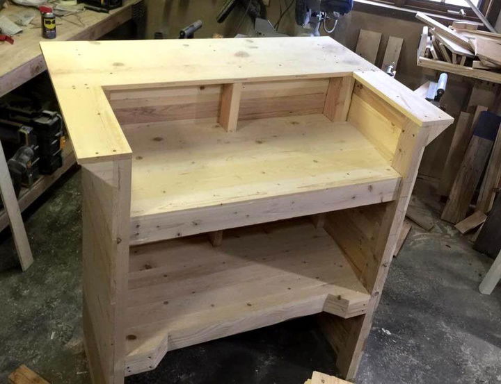 Wooden pallet bar table