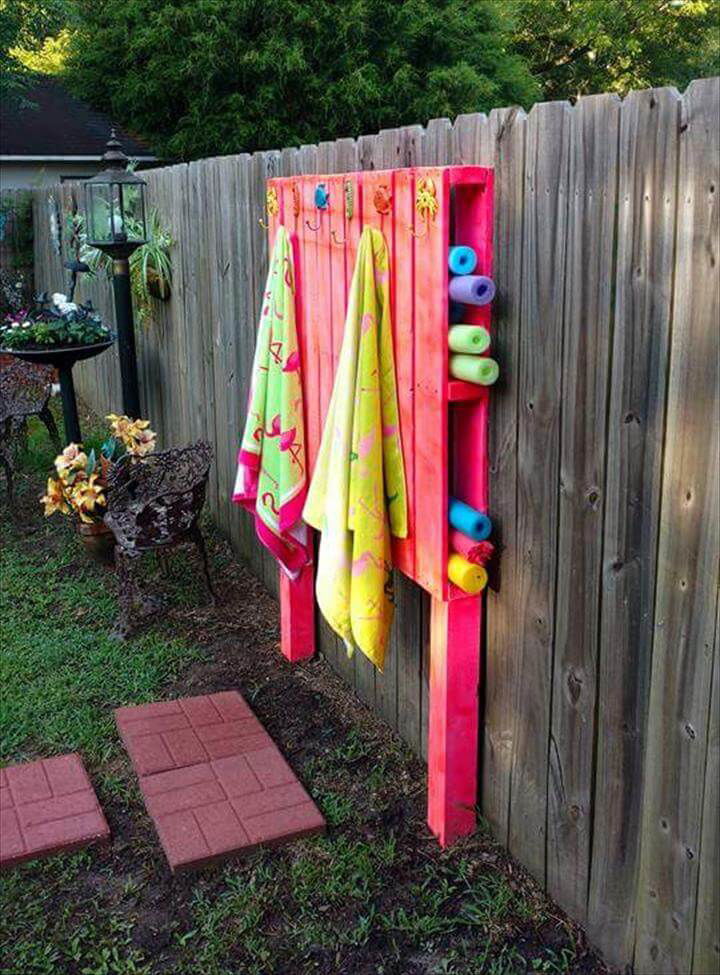 Beautiful pallet outdoor organizer