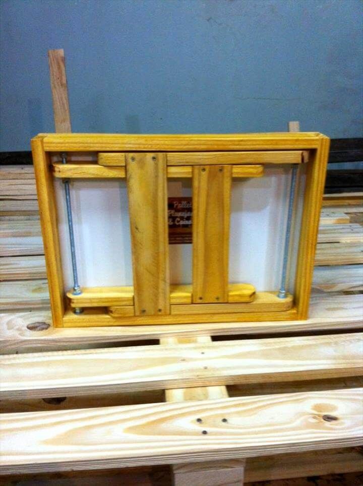 wooden pallet tray with folding legs