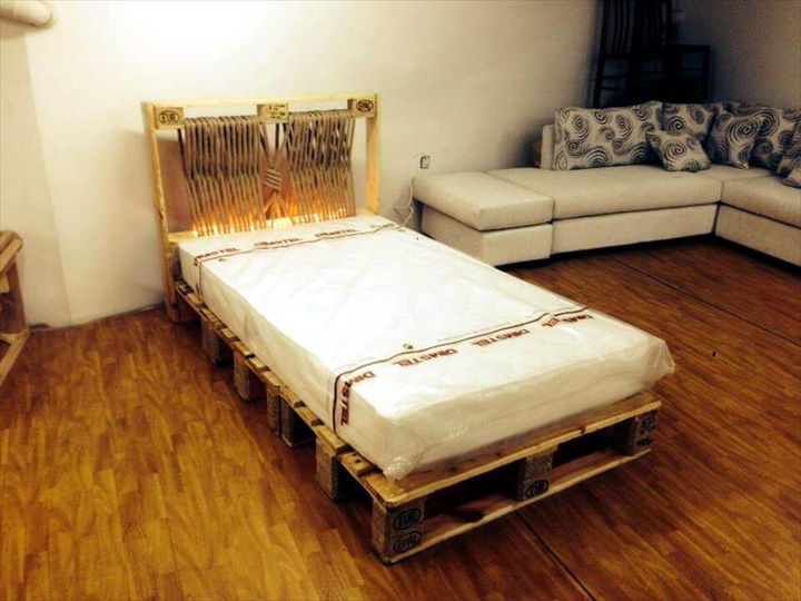 Diy Pallet Bed With Lights