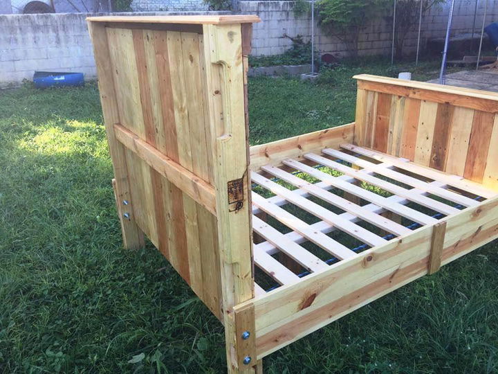 DIY Pallet Bed Frame for Your Bedroom | 99 Pallets