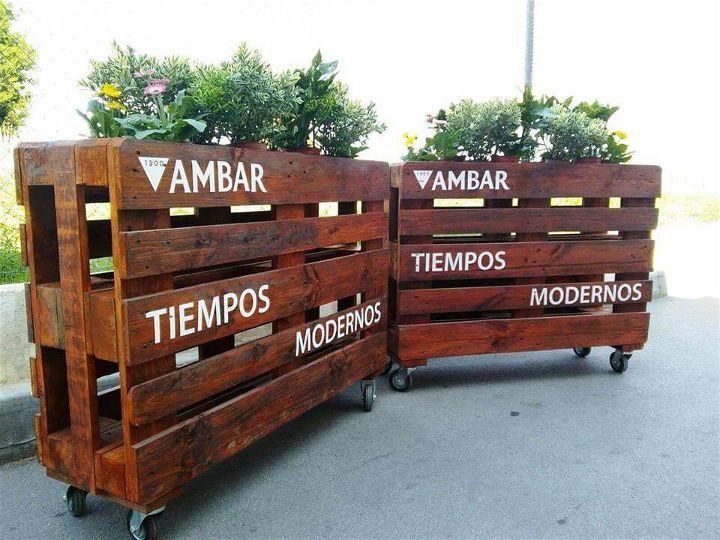 planters made from uncut pallets